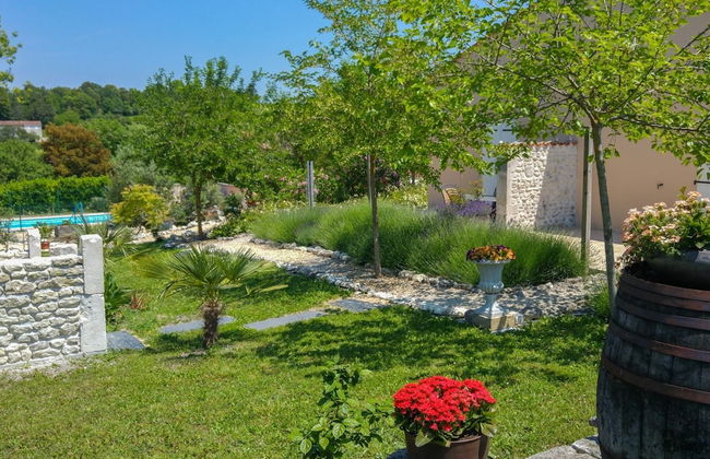 Chic Apartment in Segonzac With Swimming Pool - Photo 49