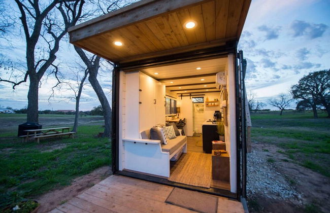 Stillwater House Tiny Container Home 12 min to Downtown Magnolia - Foto 2