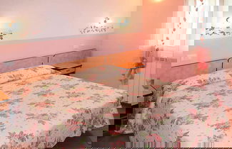Foto 3 - Apartment in Imperia With Communal Pool