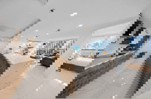 Foto 59 - Chic Bayfront Condo With Stunning View