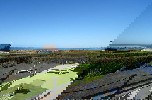 Foto 20 - Magnificent Villa by the sea