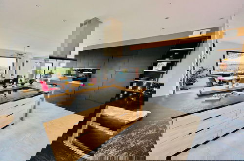 Foto 13 - Magnificent Villa by the sea