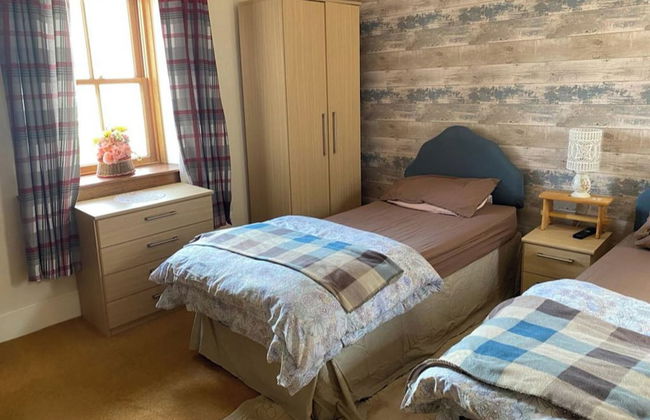 Homely Cottage for all Holiday Outdoor Activities - Photo 1