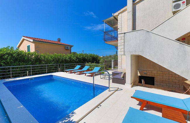 Relaxing Holiday Home With Pool, Fitness Area, and Entertainment Facilities - Photo 33