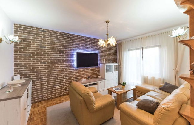 Relaxing Holiday Home With Pool, Fitness Area, and Entertainment Facilities - Photo 19