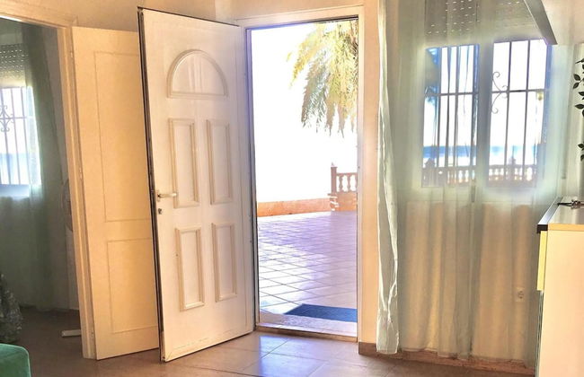 Beachfront Apartment With Patio & Private Terrace - Foto 18