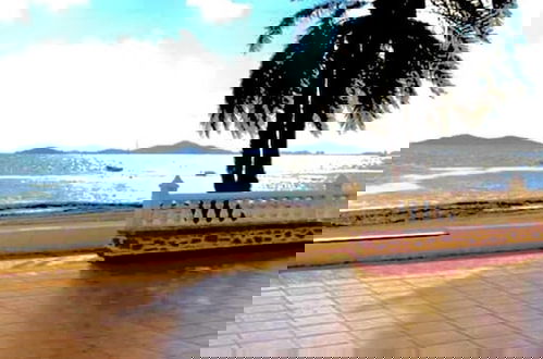 Foto 32 - Beachfront Apartment With Patio & Private Terrace