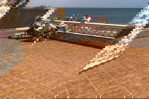Foto 31 - Beachfront Apartment With Patio & Private Terrace