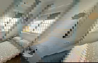 Foto 2 - Beachfront Apartment With Patio & Private Terrace