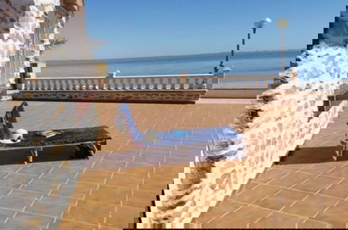 Foto 1 - Beachfront Apartment With Patio & Private Terrace