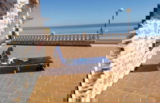 Foto 1 - Beachfront Apartment With Patio & Private Terrace