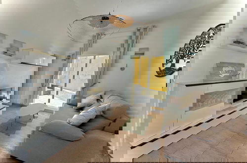 Foto 10 - Beachfront Apartment With Patio & Private Terrace