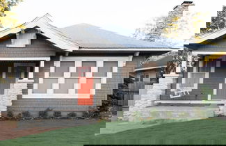 Foto 2 - Gorgeous Artistic Fully Fenced Home Near Downtown