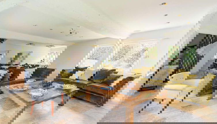 Foto 1 - Haven of Peace With Heated Pool and Garden