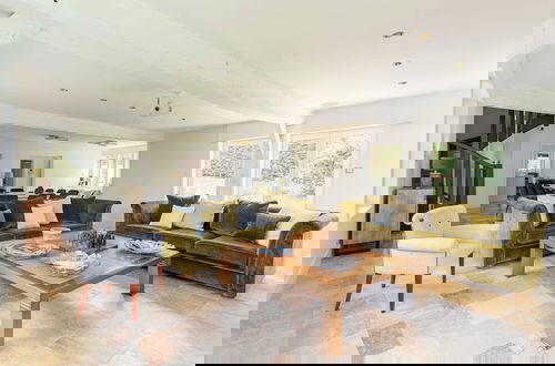 Foto 1 - Haven of Peace With Heated Pool and Garden