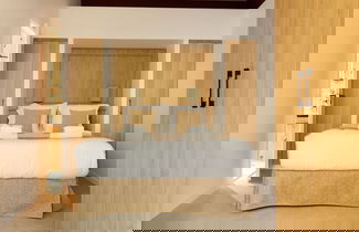 Foto 2 - Elegance & Comfort With A/C in the Heart of 11th
