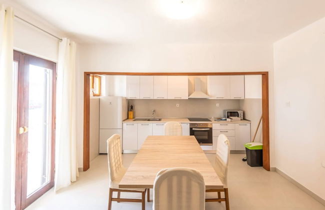 Sunny and Sleek Apartment Kastel Novi With Terrace - Foto 7