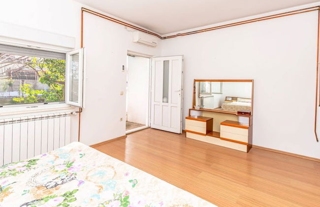Sunny and Sleek Apartment Kastel Novi With Terrace - Foto 3