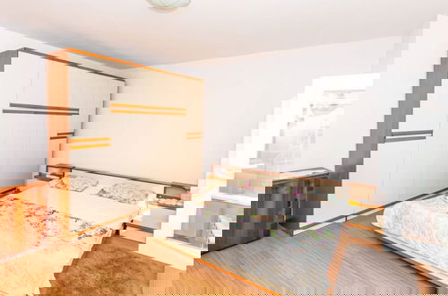 Foto 6 - Sunny and Sleek Apartment Kastel Novi With Terrace