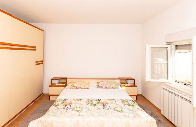 Sunny and Sleek Apartment Kastel Novi With Terrace - Foto 2