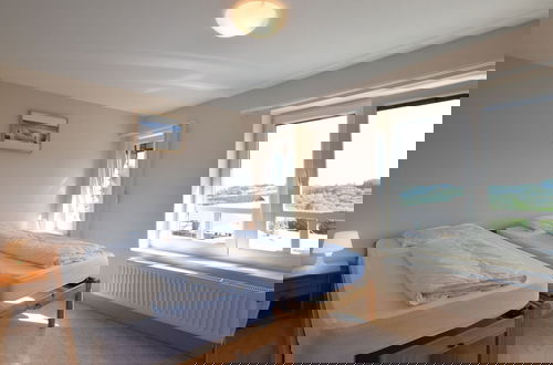 Foto 5 - Contemporary House in Rendeux With Indoor Pool