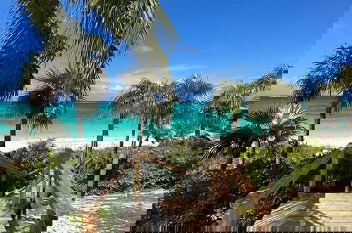 Foto 17 - Tranquil Waters: Private Oceanfront Retreat