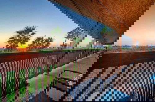 Foto 29 - Minutes to the Beach, Pool, Balcony w/ Nature Views Compass 17 by Avantstay