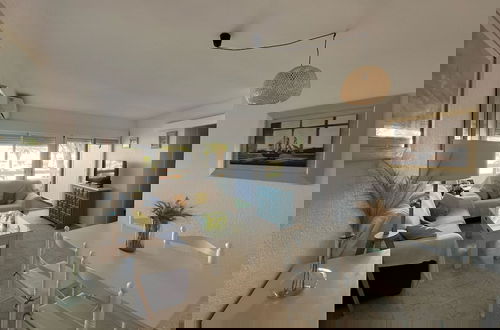 Foto 17 - Lovely 2 Bedroom Apartment Near the Beach