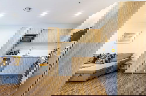 Foto 4 - Stunning Ellerslie Apartment + Private Balcony!