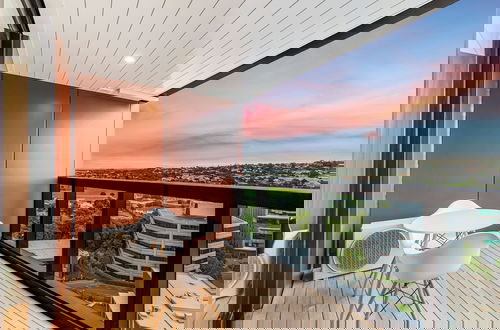 Foto 11 - Stunning Ellerslie Apartment + Private Balcony!
