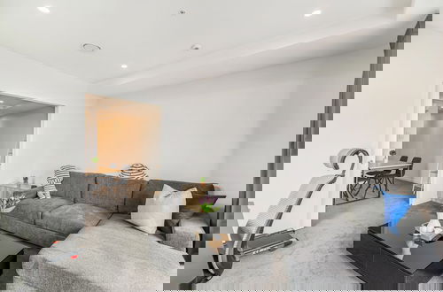 Foto 10 - Cozy Apartment By Eden Park