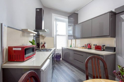 Photo 27 - Stunning 2-bed Apartment in Central Edinburgh