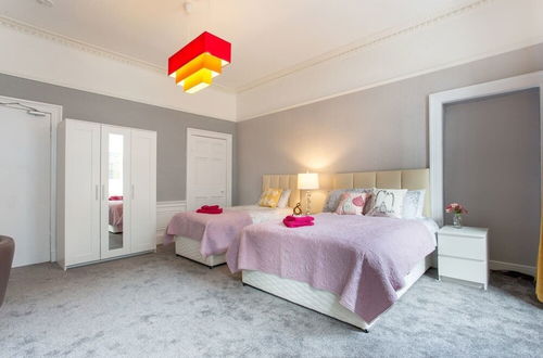 Photo 2 - Stunning 2-bed Apartment in Central Edinburgh