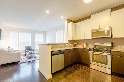Photo 8 - Peachtree Apartments by Avalon Suites