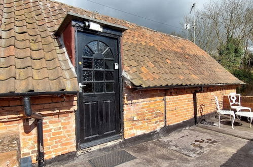 Photo 27 - 17th-century One Bed Studio With Parking & Garden