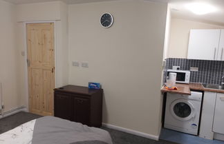 Photo 3 - 2-beds Studio Located in Parkgate Rotherham