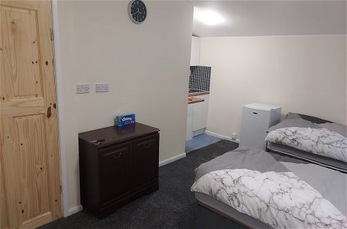 Photo 6 - 2-beds Studio Located in Parkgate Rotherham