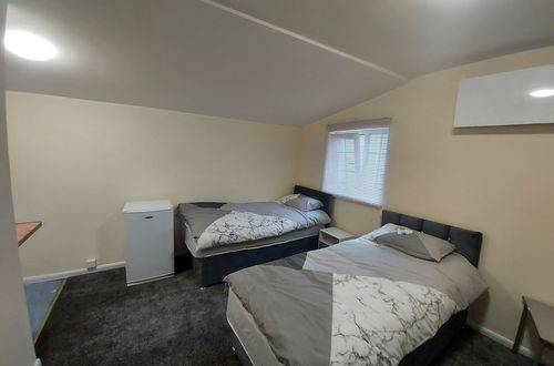 Photo 2 - 2-beds Studio Located in Parkgate Rotherham