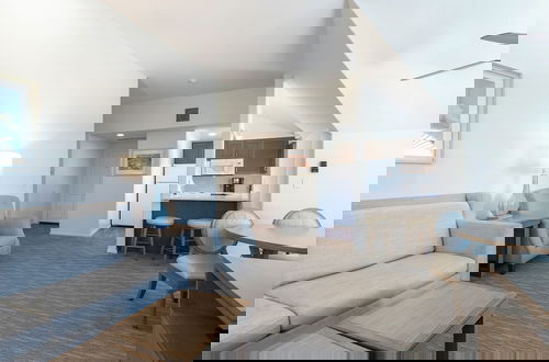 Photo 27 - Wave Crest Resort