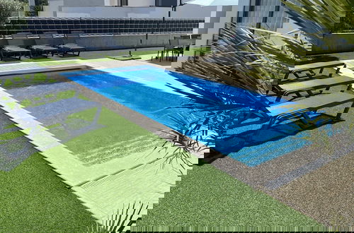 Foto 28 - Luxury Villa With Private Pool