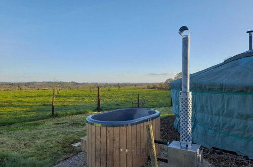 Foto 8 - Beautiful Rural Yurt With Wood Fired hot tub