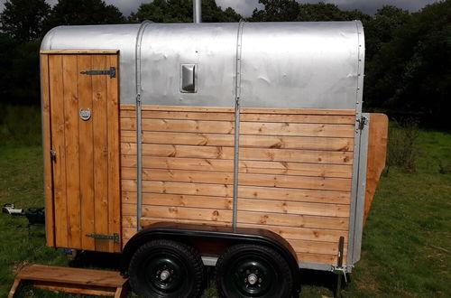 Foto 16 - Beautiful Rural Yurt With Wood Fired hot tub