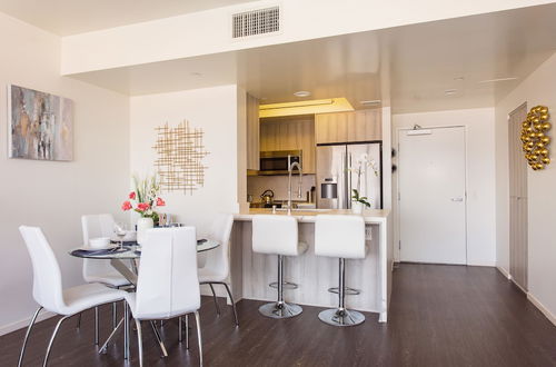 Photo 4 - New Urban Downtown LA Luxury Apartment