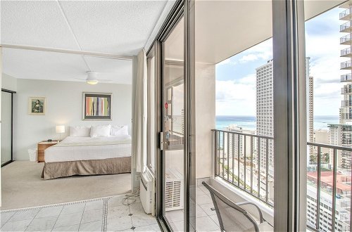 Foto 3 - High Rise Ocean View Waikiki Condo, FREE Parking & Wi-Fi by Koko Resort Vacation Rentals