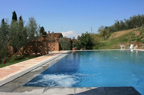 Foto 19 - Wonderful Private Villa With Wifi, Private Pool, TV, Terrace, Pets Allowed, Parking, Close to Arezzo