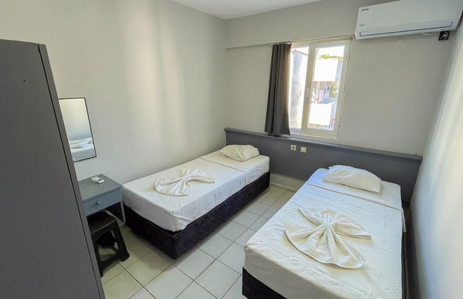 Saffron Apartments - Photo 3