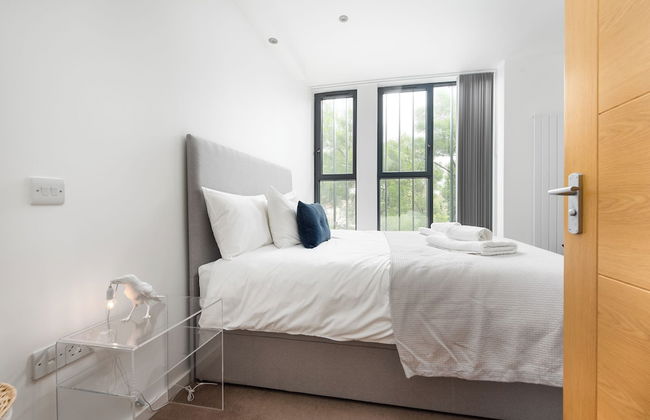 Modern Kingston Home Close to Hampton Court Palace by Underthedoormat - Foto 6
