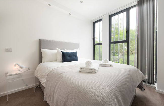 Modern Kingston Home Close to Hampton Court Palace by Underthedoormat - Foto 2