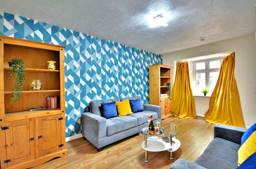 Photo 1 - Manchester Townhouse by Bevolve - 4 Bedrooms - Free Parking