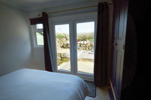 Photo 4 - Merlins Cabin - 2 Bed - Blaen Cedi Farm